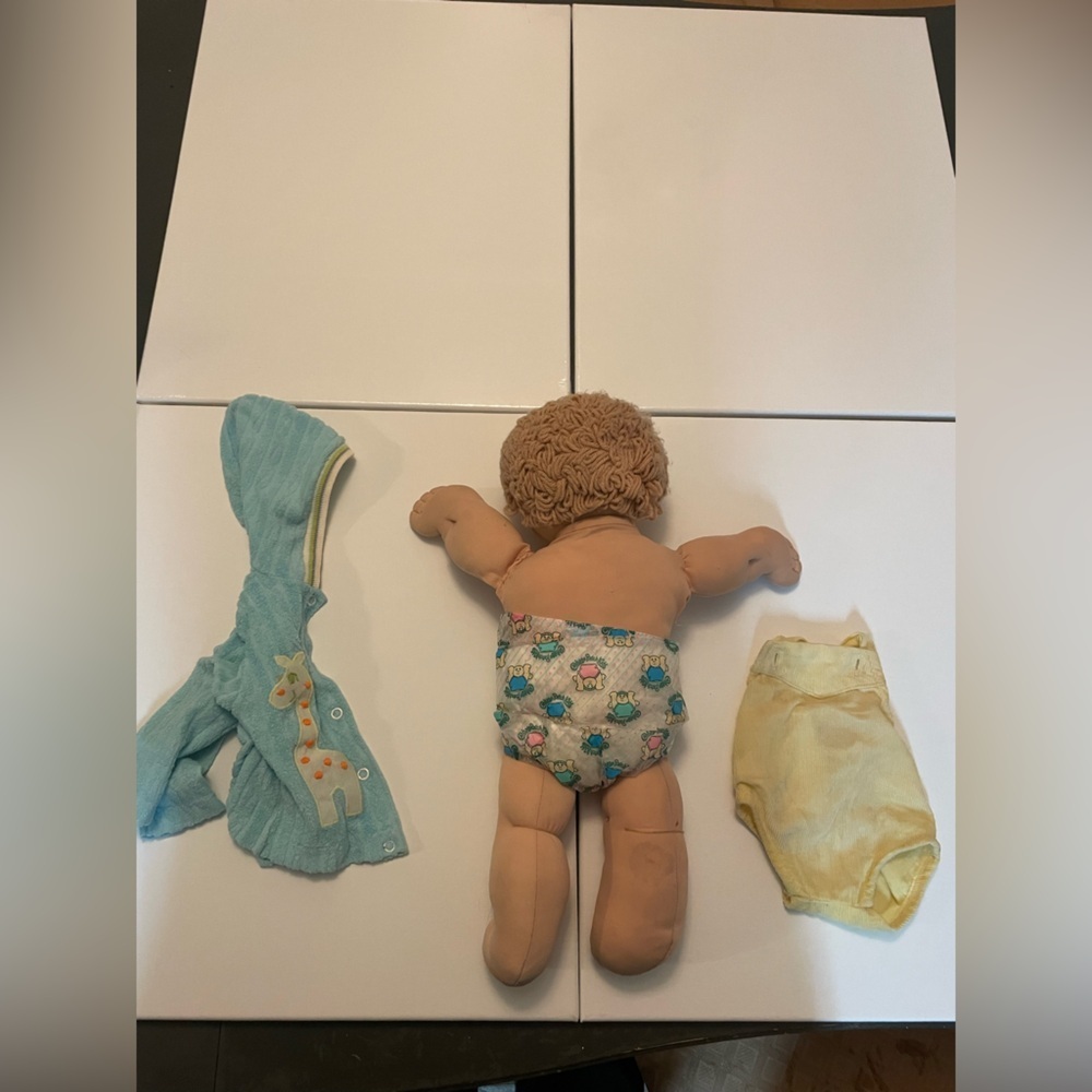 VTG 1986 Cabbage Patch Doll with Blue Outfit and Accessories collectors - Picture 4 of 4